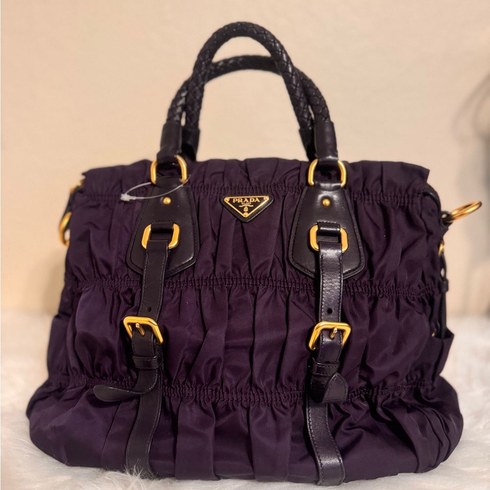 Authentic Prada tote bag - Picture 3 of 10